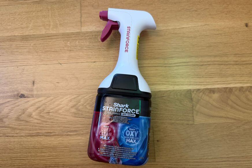 Die originale Shark Reinigungslösung für den Stainforce ist abgestimmt auf das Gerät und die Materialien.